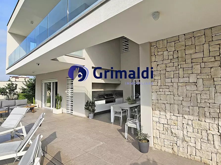 Immagine 8 di Villa in vendita  a Napoli