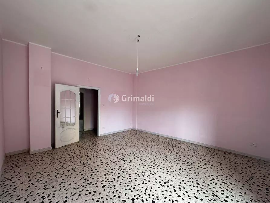 Immagine 4 di Trilocale in vendita  in Via Nazionale delle Puglie 27 a Casalnuovo Di Napoli