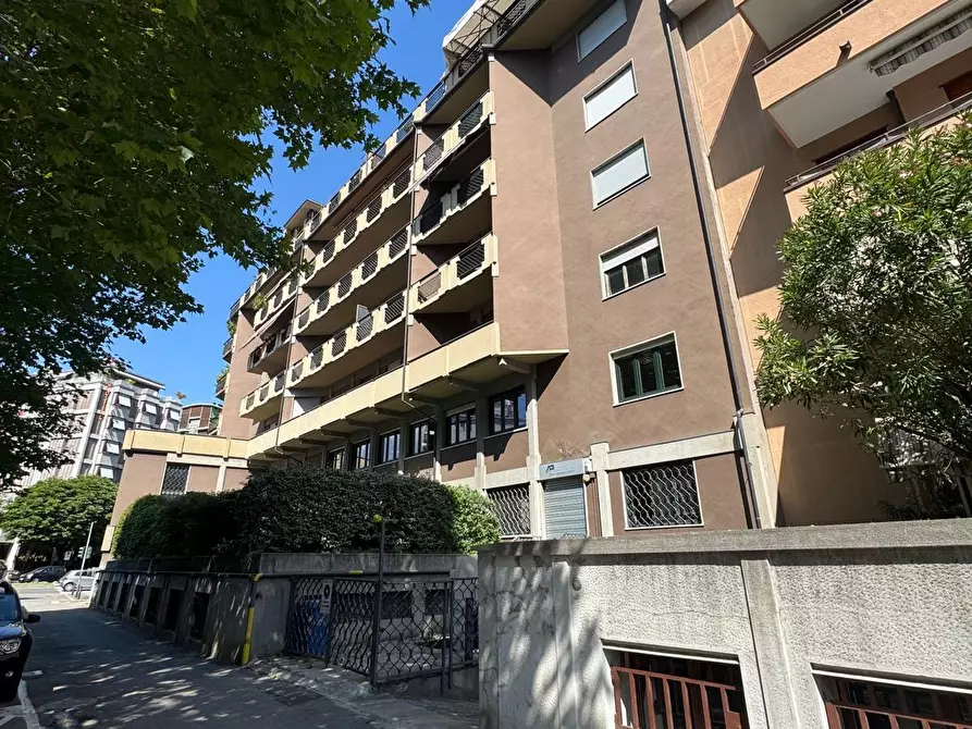 Immagine 3 di Bilocale in vendita  in Viale Massenzio Masia 79 a Como