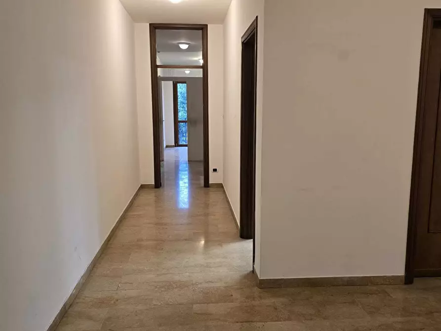 Immagine 4 di Trilocale in vendita  in Via Giacomo Leopardi 16 a Erba