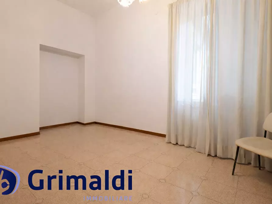 Immagine 8 di Quadrilocale in vendita  in Via Chiatamone a Napoli