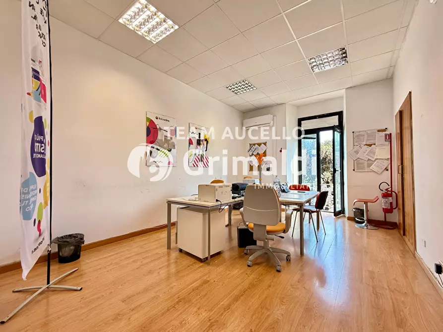 Immagine 24 di Appartamento in vendita  in Corso Giuseppe Garibaldi 167 a Salerno
