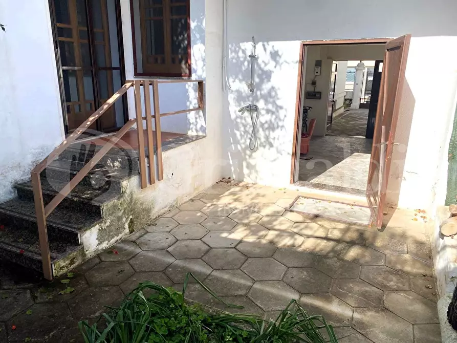 Immagine 45 di Villetta a schiera in vendita  in VIA VERDI a Alezio