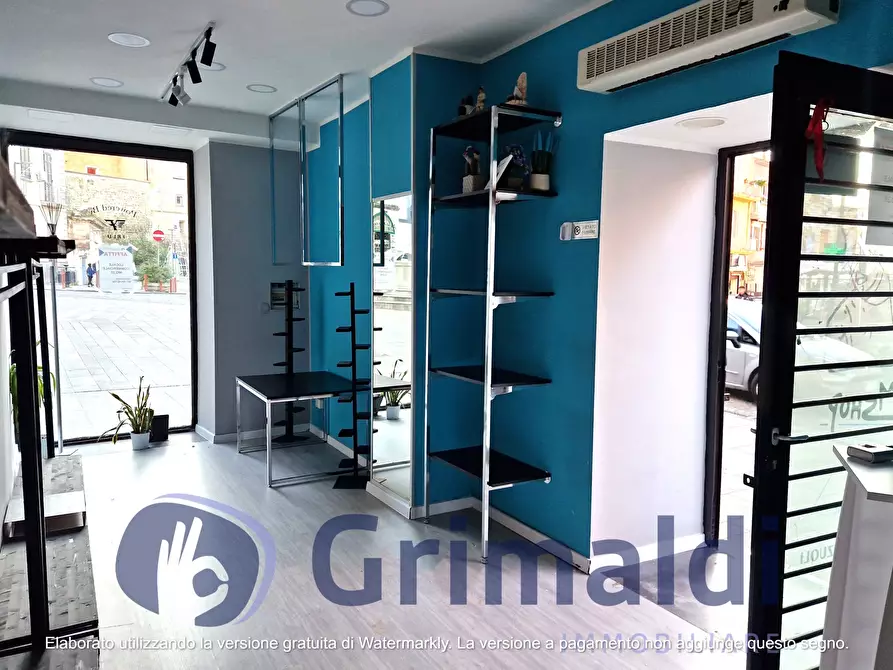 Immagine 2 di Locale commerciale in affitto  in P.zza Della Repubblica 66 a Pozzuoli