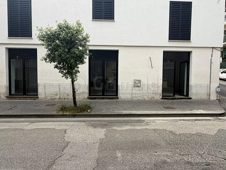 Immagine 9 di Locale commerciale in affitto  a Giugliano In Campania