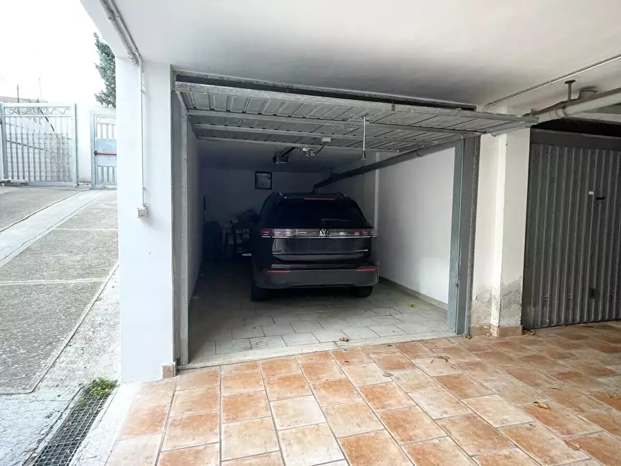 Immagine 58 di Quadrilocale in vendita  in Via Federico Zeri 3 a Lecce