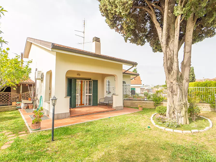 Immagine 19 di Villa in vendita  in Via Moricone a Albano Laziale