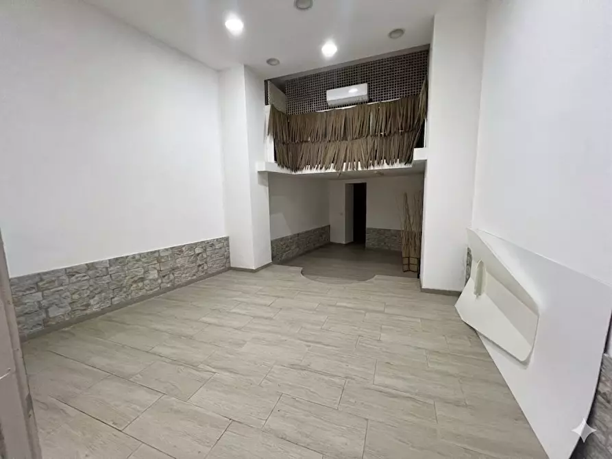 Immagine 3 di Attività commerciale in affitto  in Via XX Settembre a Anzio