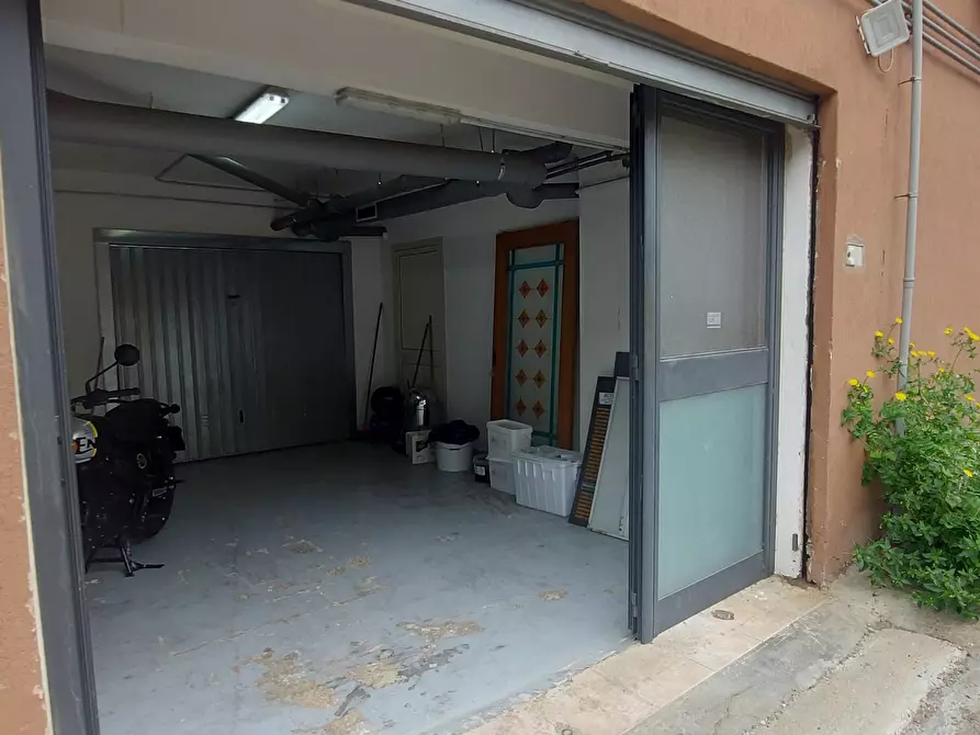 Immagine 55 di Locale commerciale in vendita  in Viale Porta Pia 5 a Brindisi