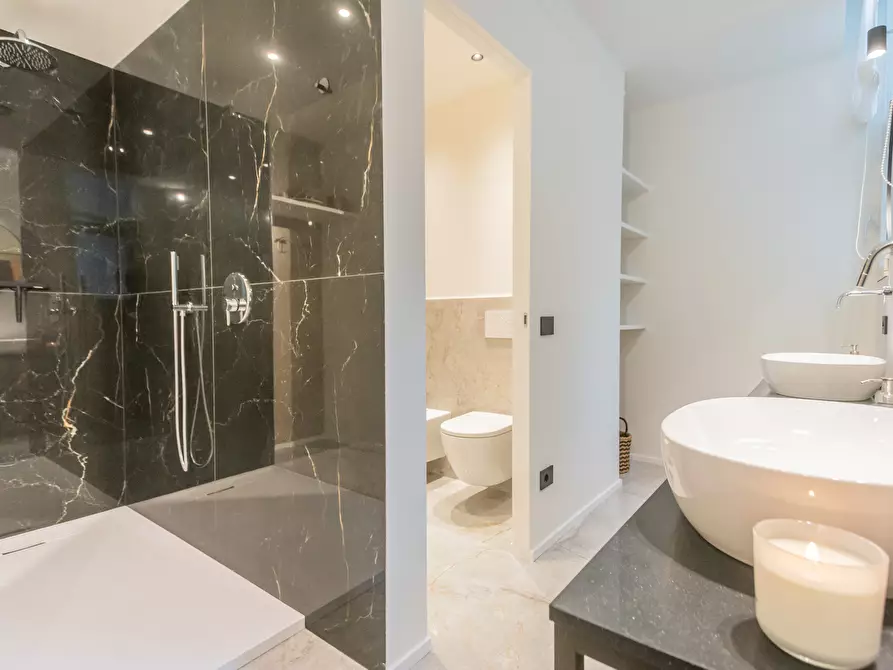 Immagine 12 di Bilocale in vendita  in Via Regina a Carate Urio