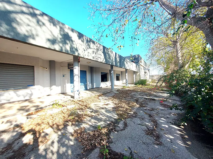 Immagine 3 di Attività artigianale in vendita  in Via Enrico Fermi 25 a Brindisi