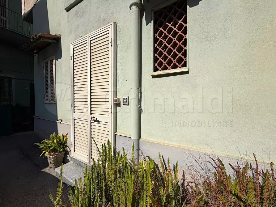 Immagine 7 di Casa indipendente in vendita  a Giugliano In Campania