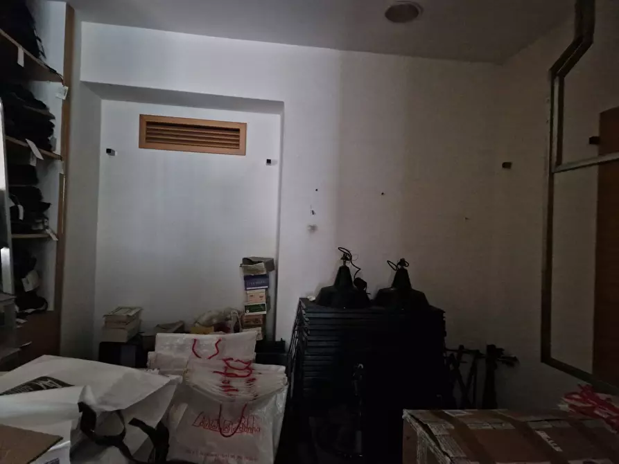 Immagine 13 di Locale commerciale in vendita  in Via Ettore Lombardo Pellegrino 19 a Messina