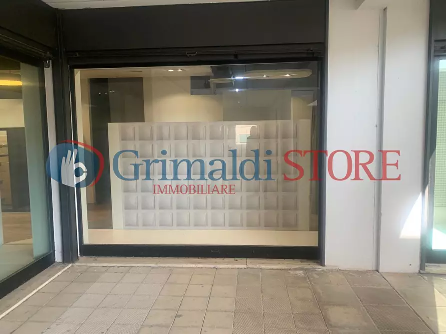 Immagine 7 di Locale commerciale in vendita  in Via Pacinotti 19 a Campi Salentina