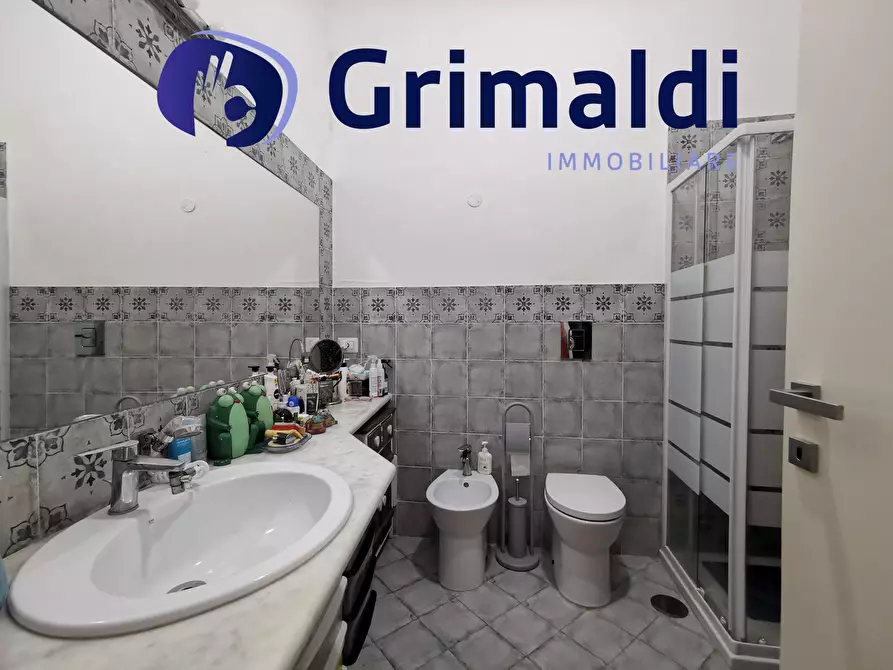 Immagine 26 di Trilocale in vendita  a Pozzuoli