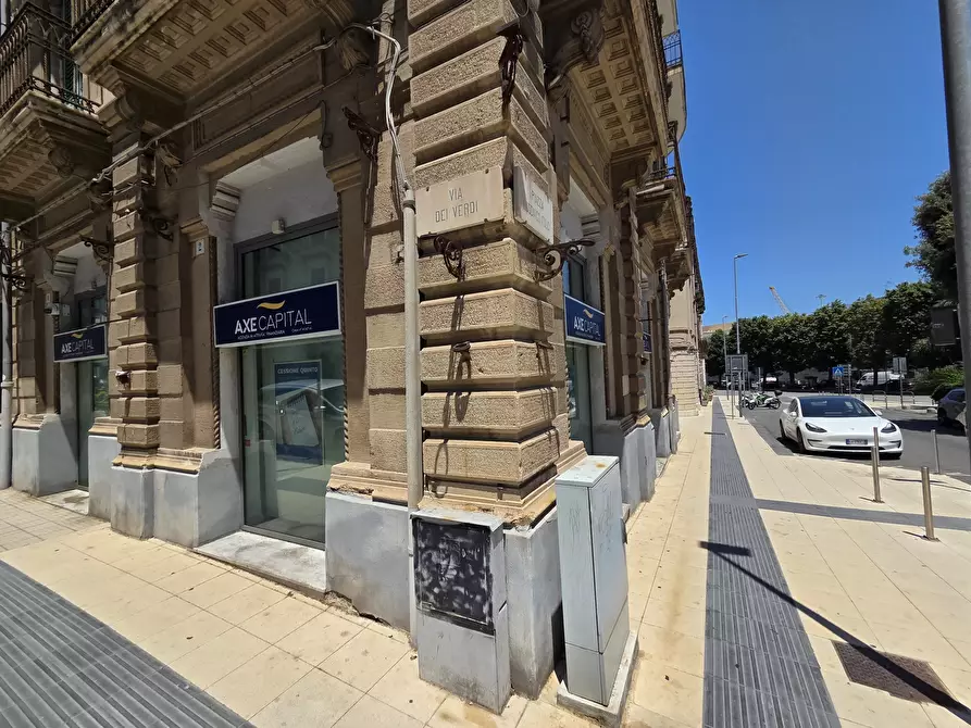 Immagine 8 di Locale commerciale in affitto  in Piazza Ludovico Fulci 16 a Messina