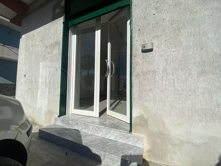 Immagine 3 di Locale commerciale in affitto  a Giugliano In Campania