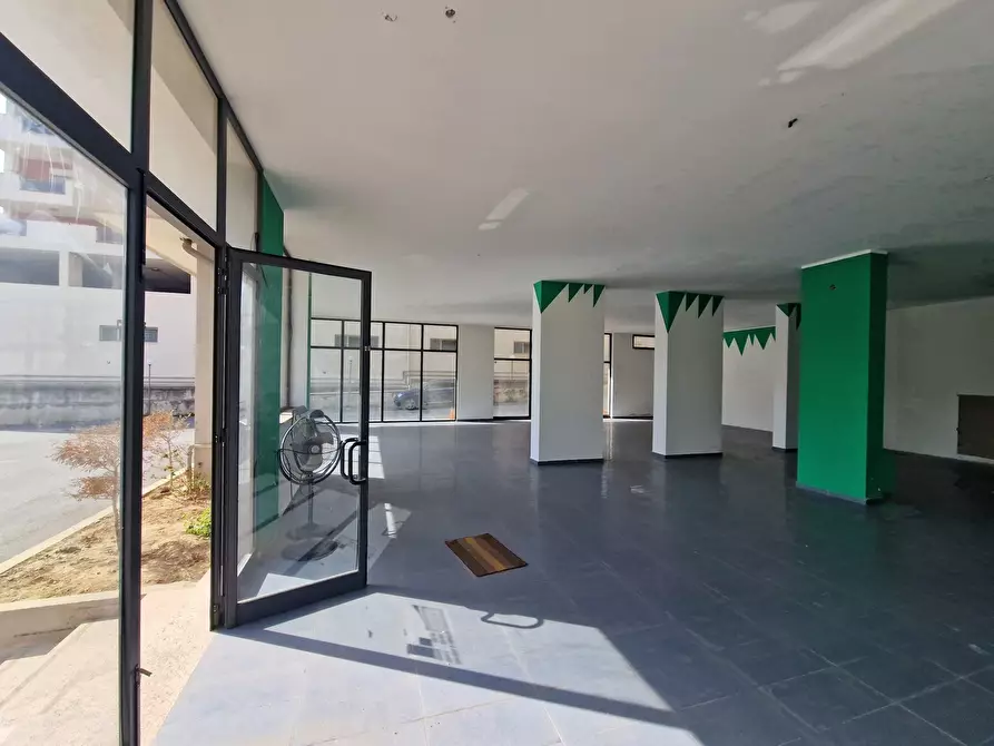 Immagine 15 di Locale commerciale in vendita  in Via Adolfo Celi 185 a Messina