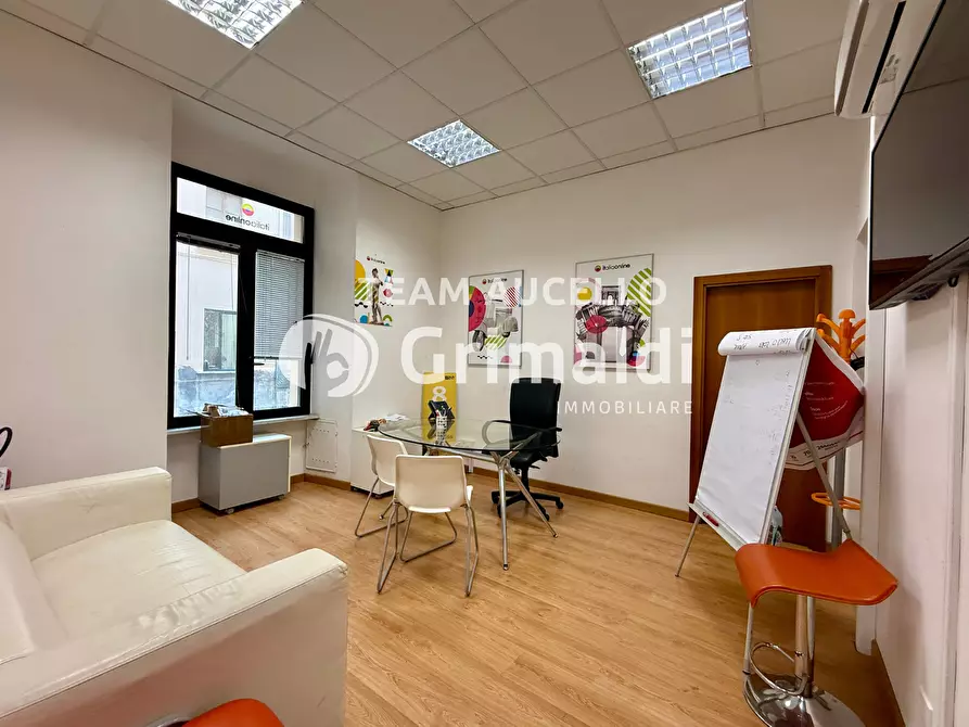 Immagine 25 di Appartamento in vendita  in Corso Giuseppe Garibaldi 167 a Salerno