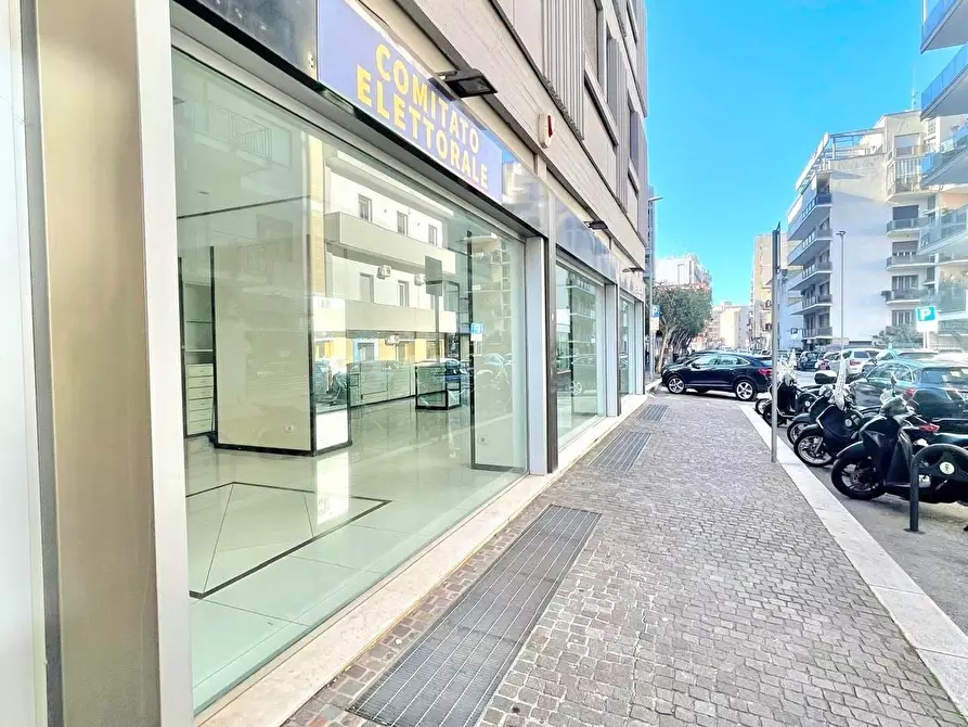 Immagine 8 di Locale commerciale in vendita  in Via Guglielmo Oberdan 57 a Lecce