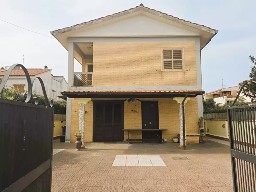 Immagine 3 di Quadrilocale in vendita  in Via dei Delfini 102 a Ardea