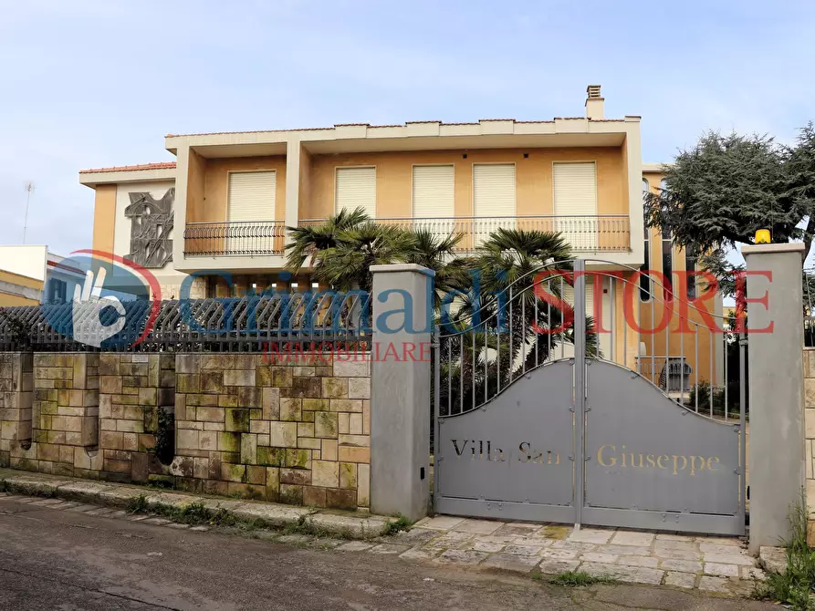 Immagine 3 di Villa in vendita  in Via Santo Giuseppe 1a a Squinzano