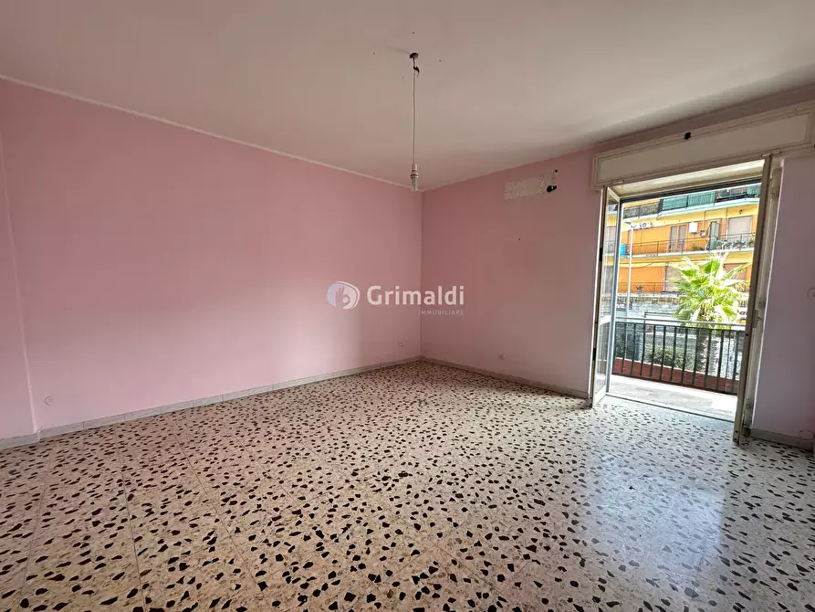 Immagine 3 di Trilocale in vendita  in Via Nazionale delle Puglie 27 a Casalnuovo Di Napoli