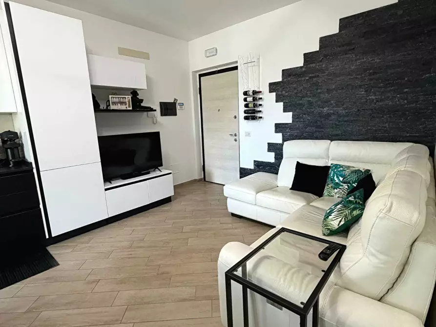 Immagine 18 di Trilocale in vendita  in Via Luigi Einaudi 11 a Marino