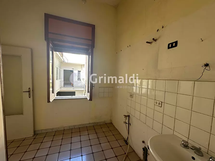 Immagine 11 di Trilocale in vendita  in Via Giacomo Leopardi 6 a Acerra