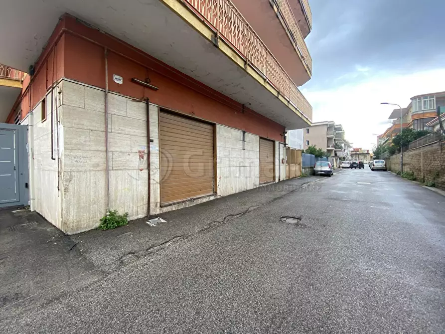 Immagine 6 di Locale commerciale in affitto  a Giugliano In Campania