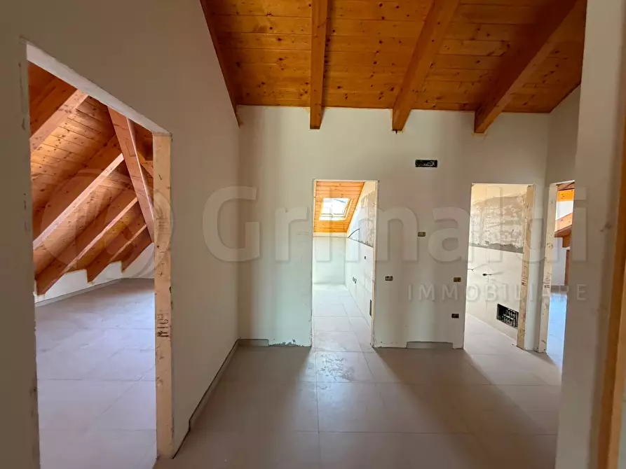 Immagine 4 di Mansarda in affitto  a Giugliano In Campania