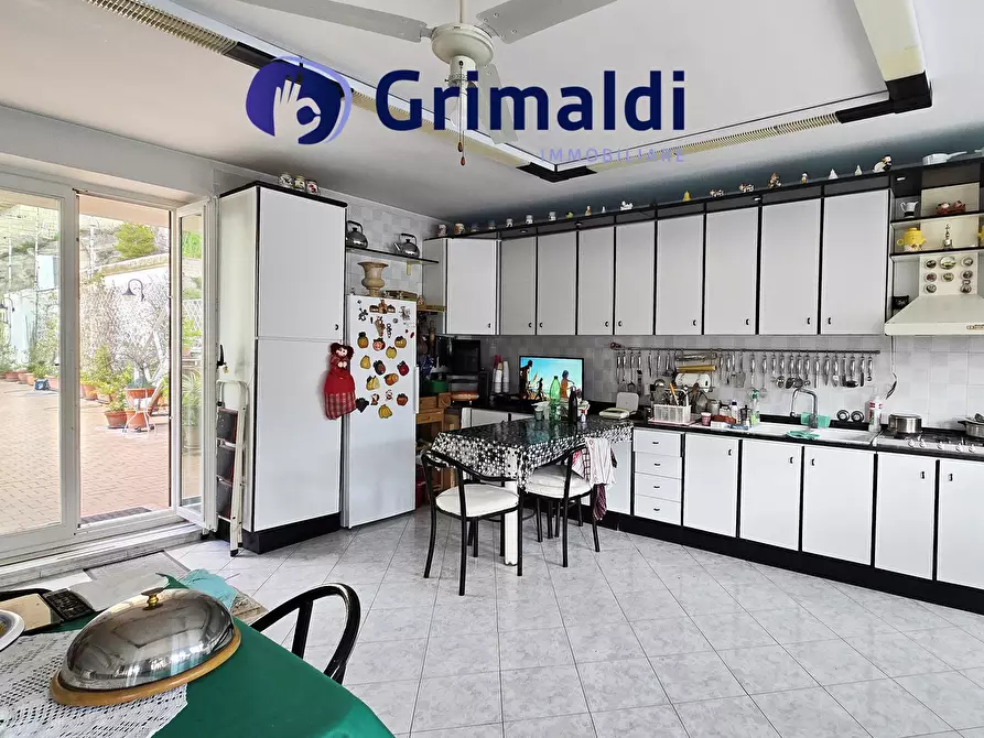 Immagine 23 di Quadrilocale in vendita  in Via Chiatamone a Napoli