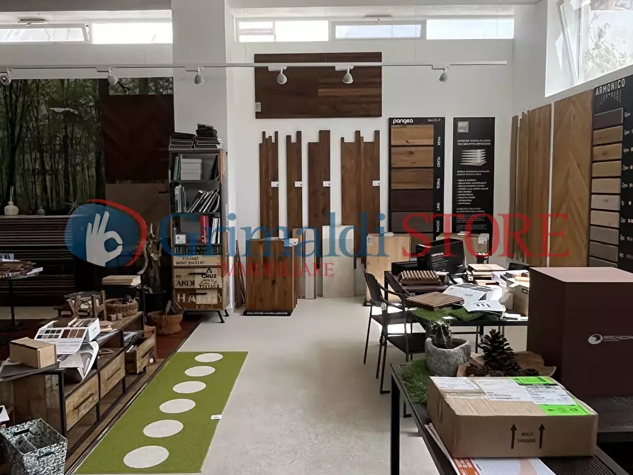 Immagine 26 di Magazzino in vendita  in Viale Giovanni Paolo II 71 a Lecce