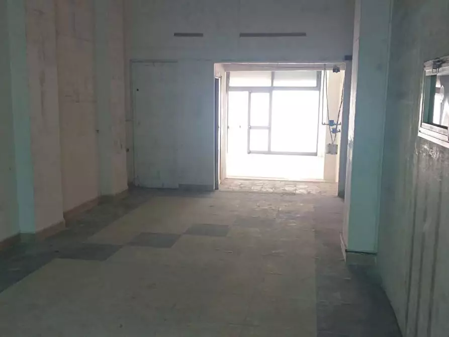 Immagine 5 di Locale commerciale in vendita  in Via Garibaldi 130 a Messina