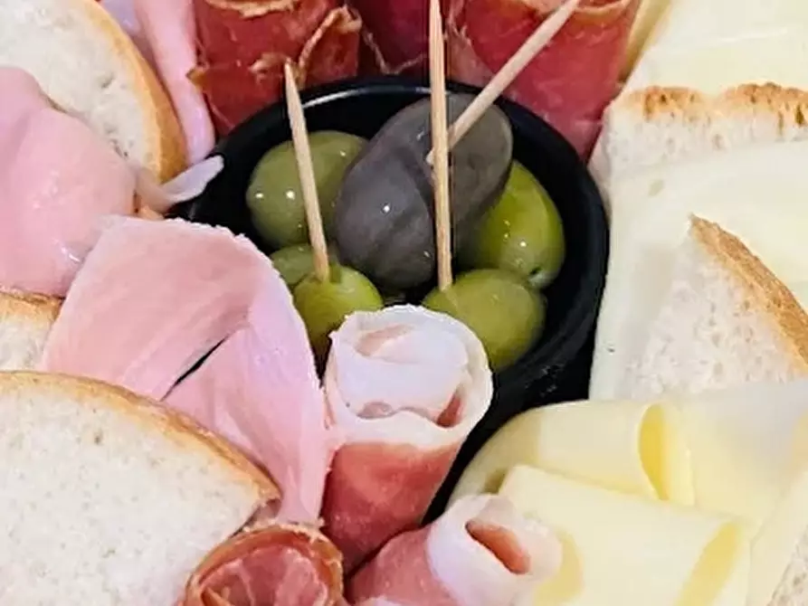 Immagine 16 di Bar / Ristorante in vendita  in VIA TIBERIO 8 a Aprilia
