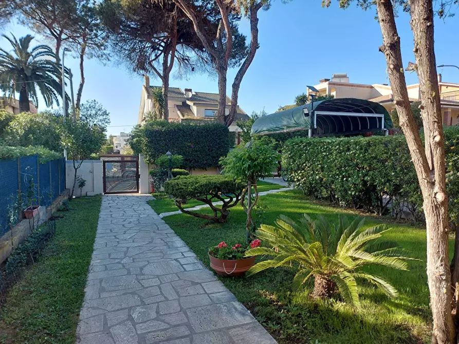 Immagine 19 di Casa bifamiliare in affitto  in Via del Noce 66 a Anzio