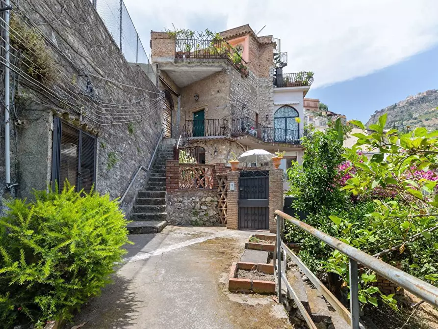 Immagine 7 di Appartamento in vendita  in Via Fontana Vecchia 5 a Taormina