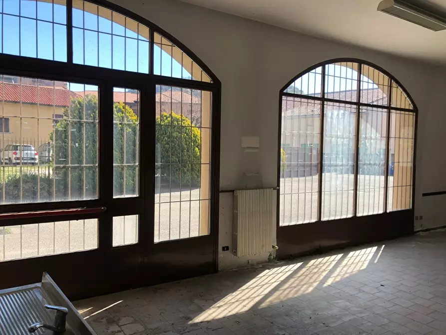 Immagine 5 di Capannone industriale in vendita  a Como