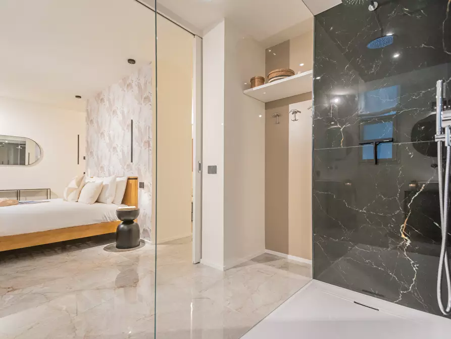 Immagine 11 di Bilocale in vendita  in Via Regina a Carate Urio