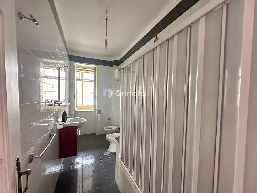 Immagine 8 di Trilocale in vendita  in Via Nazionale delle Puglie 27 a Casalnuovo Di Napoli
