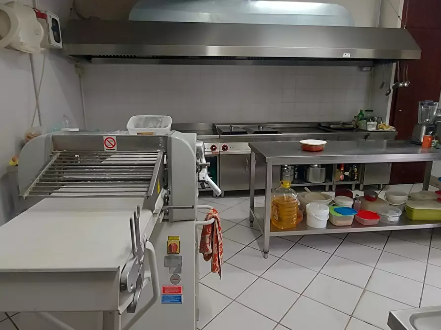 Immagine 32 di Locale commerciale in vendita  in Viale Porta Pia 5 a Brindisi