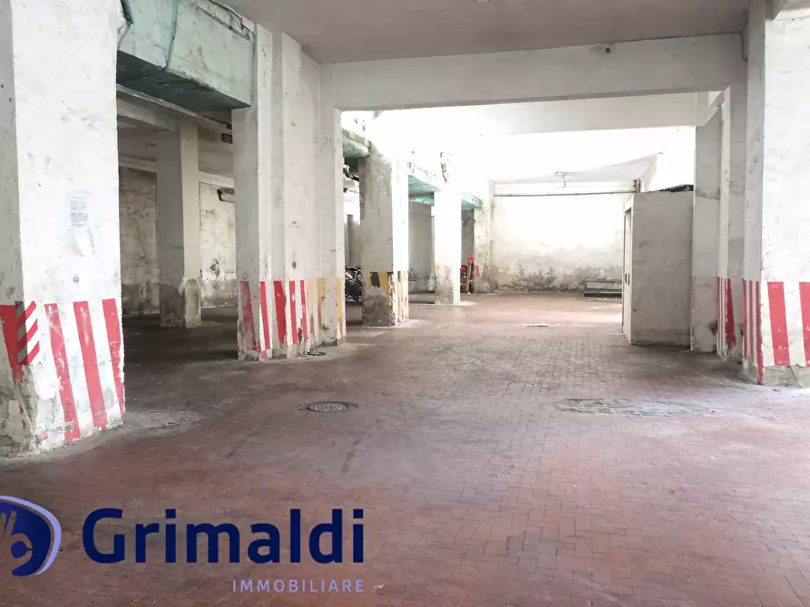 Immagine 3 di Garage in vendita  a Napoli
