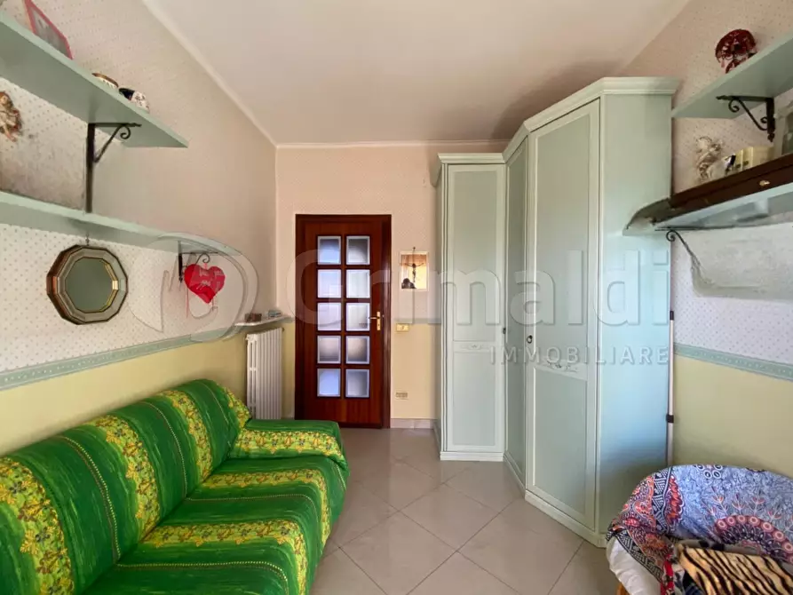 Immagine 17 di Trilocale in vendita  a Giugliano In Campania