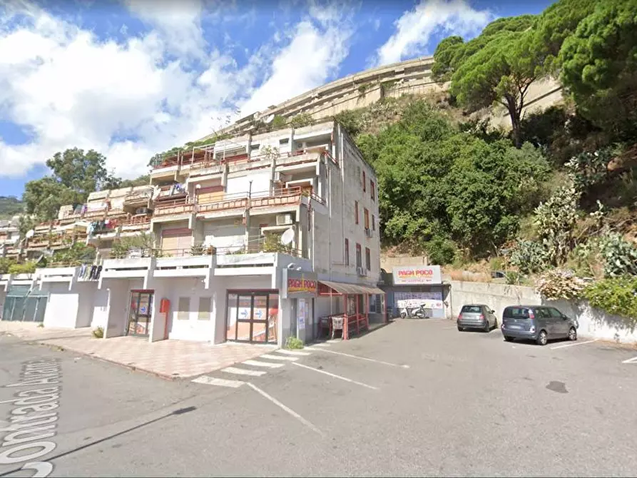 Immagine 5 di Locale commerciale in vendita  in Contrada Avarna San Michele 4 a Messina