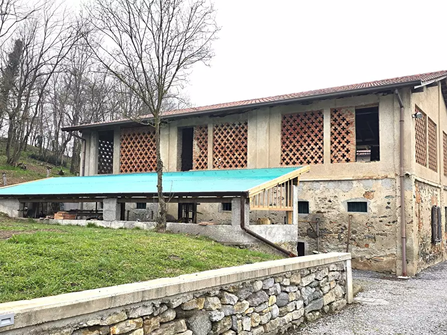 Immagine 3 di Rustico / casale in vendita  in Via C. Battisti 4 a Merone