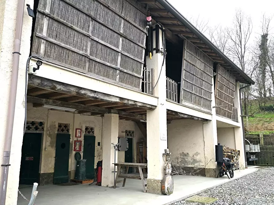 Immagine 18 di Rustico / casale in vendita  in Via C. Battisti 4 a Merone