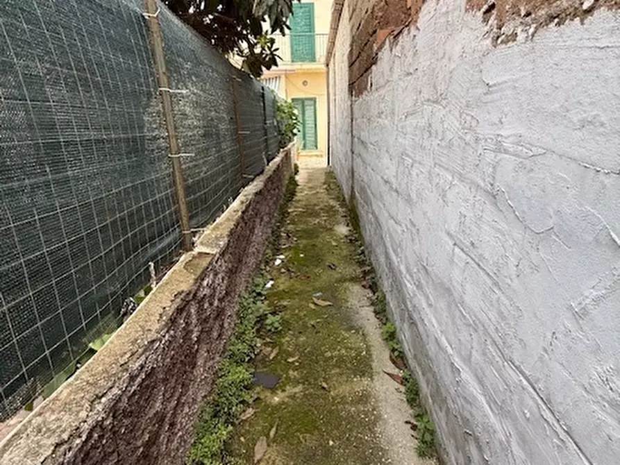 Immagine 8 di Magazzino in vendita  in Viale Guglielmo Marconi 229 a Anzio