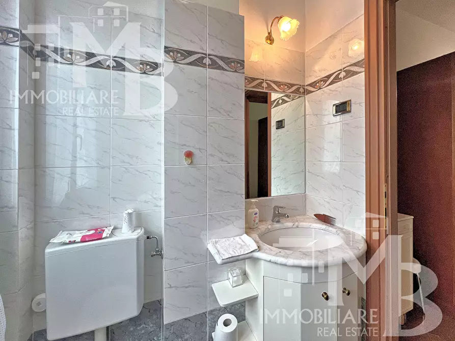 Immagine 43 di Trilocale in vendita  in Via Valleverde 9 a Recco