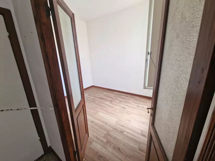 Immagine 22 di Quadrilocale in affitto  a Sarzana