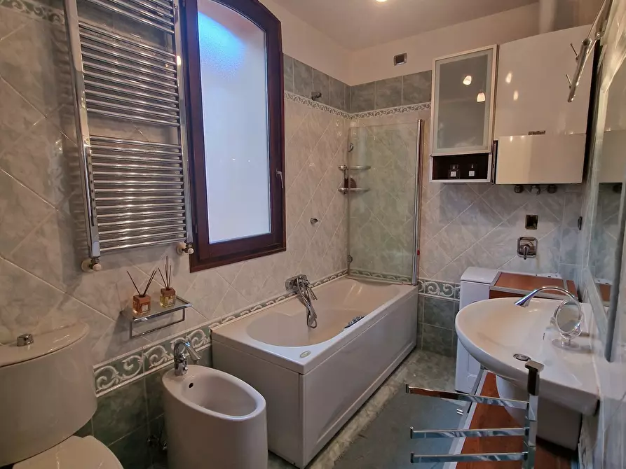 Immagine 24 di Trilocale in affitto  in SS432 75 a Ameglia